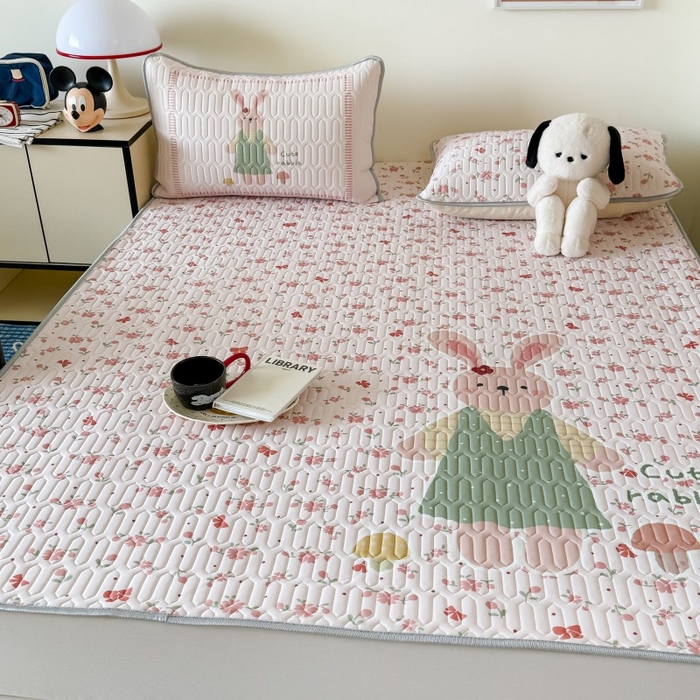 91家纺网 家纺一手货源 找家纺 顾里家纺 2026新款ins大版卡通乳胶席凉席席子 粉花小兔