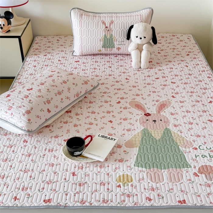 91家纺网 家纺一手货源 找家纺 顾里家纺 2026新款ins大版卡通乳胶席凉席席子 粉花小兔