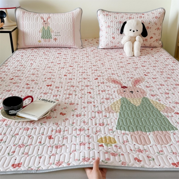 91家纺网 家纺一手货源 找家纺 顾里家纺 2026新款ins大版卡通乳胶席凉席席子 粉花小兔