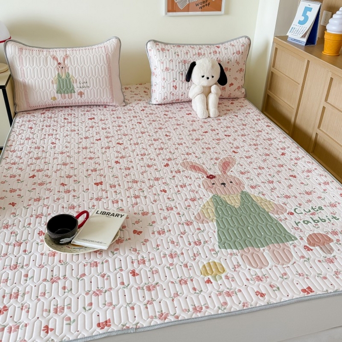 91家纺网 家纺一手货源 找家纺 顾里家纺 2026新款ins大版卡通乳胶席凉席席子 粉花小兔