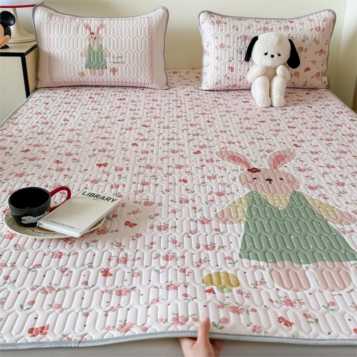 91家纺网 家纺一手货源 找家纺 顾里家纺 2026新款ins大版卡通乳胶席凉席席子 粉花小兔