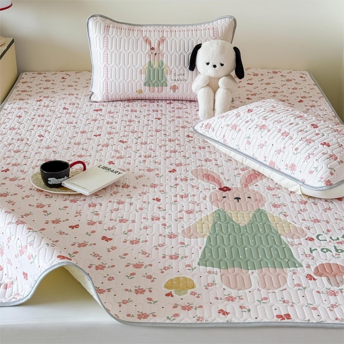 91家纺网 家纺一手货源 找家纺 顾里家纺 2026新款ins大版卡通乳胶席凉席席子 粉花小兔