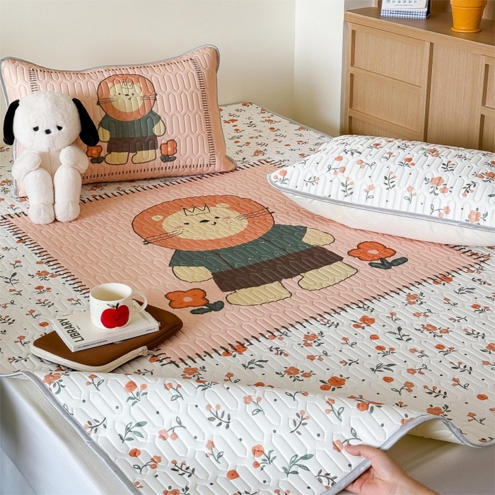 91家纺网 家纺一手货源 找家纺 顾里家纺 2026新款ins大版卡通乳胶席凉席席子 复古小狮