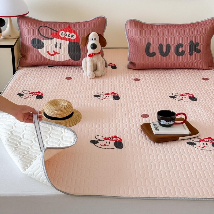 91家纺网 家纺一手货源 找家纺 顾里家纺 2026新款ins大版卡通乳胶席凉席席子 红帽狗狗