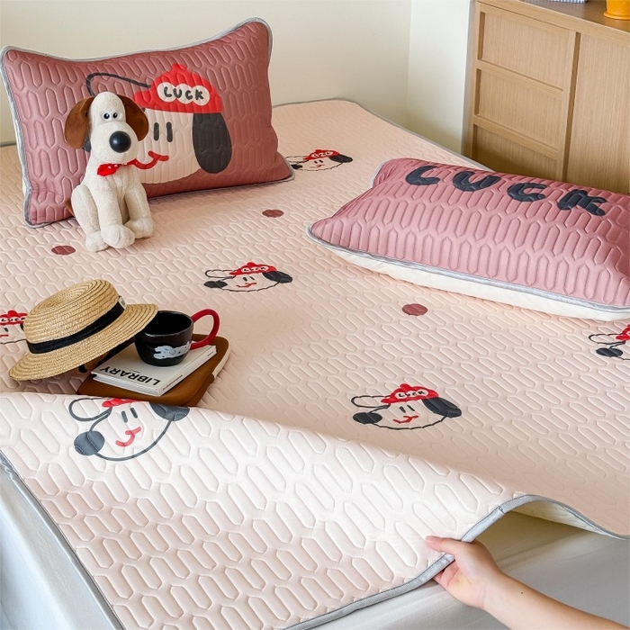 91家纺网 家纺一手货源 找家纺 顾里家纺 2026新款ins大版卡通乳胶席凉席席子 红帽狗狗