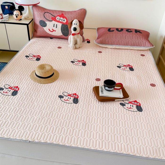 91家纺网 家纺一手货源 找家纺 顾里家纺 2026新款ins大版卡通乳胶席凉席席子 红帽狗狗