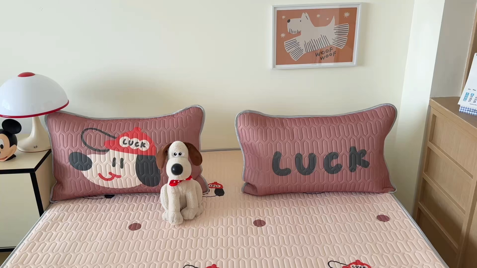 91家纺网 家纺一手货源 找家纺 顾里家纺 2026新款ins大版卡通乳胶席凉席席子 红帽狗狗