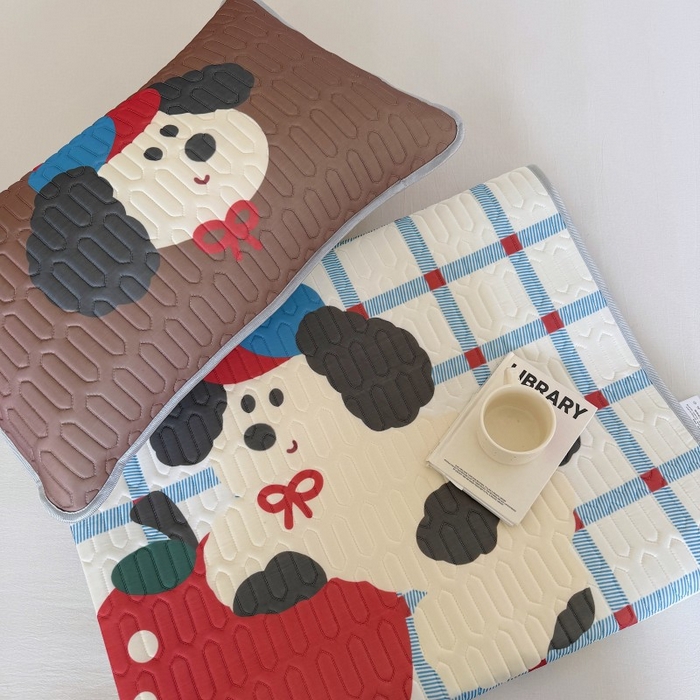 91家纺网 家纺一手货源 找家纺 顾里家纺 2026新款ins大版卡通乳胶席凉席席子 蓝格苹果狗