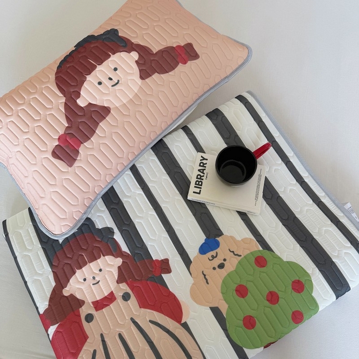 91家纺网 家纺一手货源 找家纺 顾里家纺 2026新款ins大版卡通乳胶席凉席席子 帽子女孩