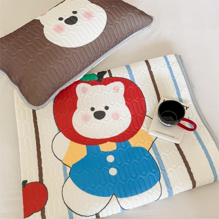 91家纺网 家纺一手货源 找家纺 顾里家纺 2026新款ins大版卡通乳胶席凉席席子 苹果小熊