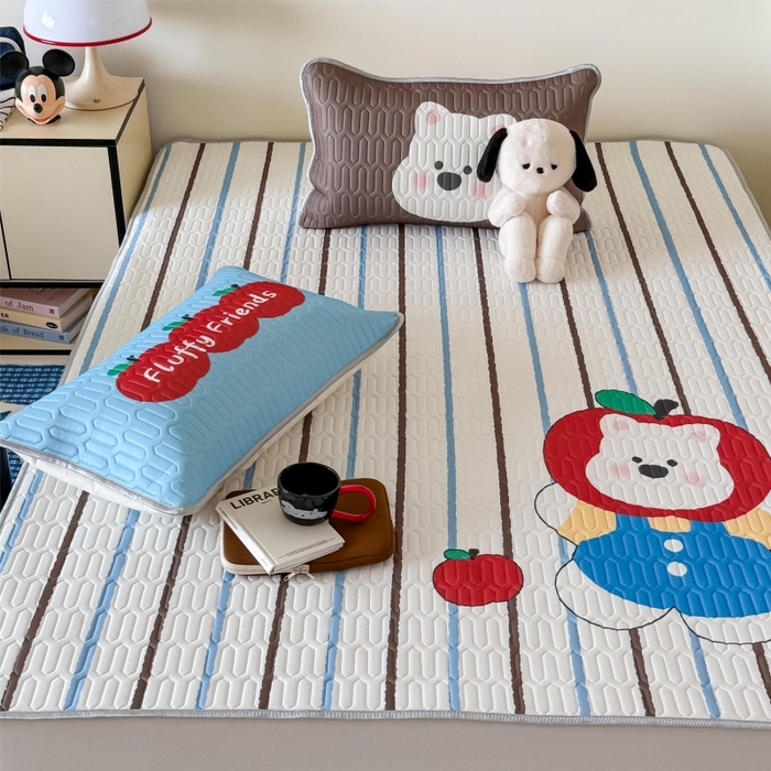 91家纺网 家纺一手货源 找家纺 顾里家纺 2026新款ins大版卡通乳胶席凉席席子 苹果小熊