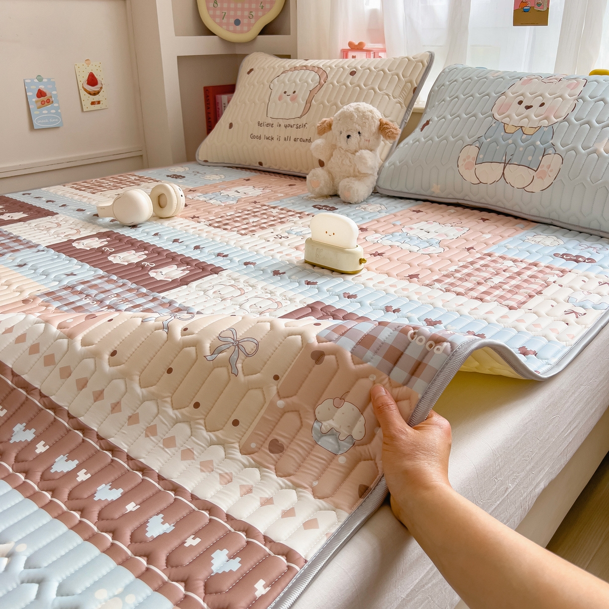 91家纺网 家纺一手货源 找家纺 （总）摩妮卡 2026新款数码大版小清新乳胶凉席床席款三件套-场景二