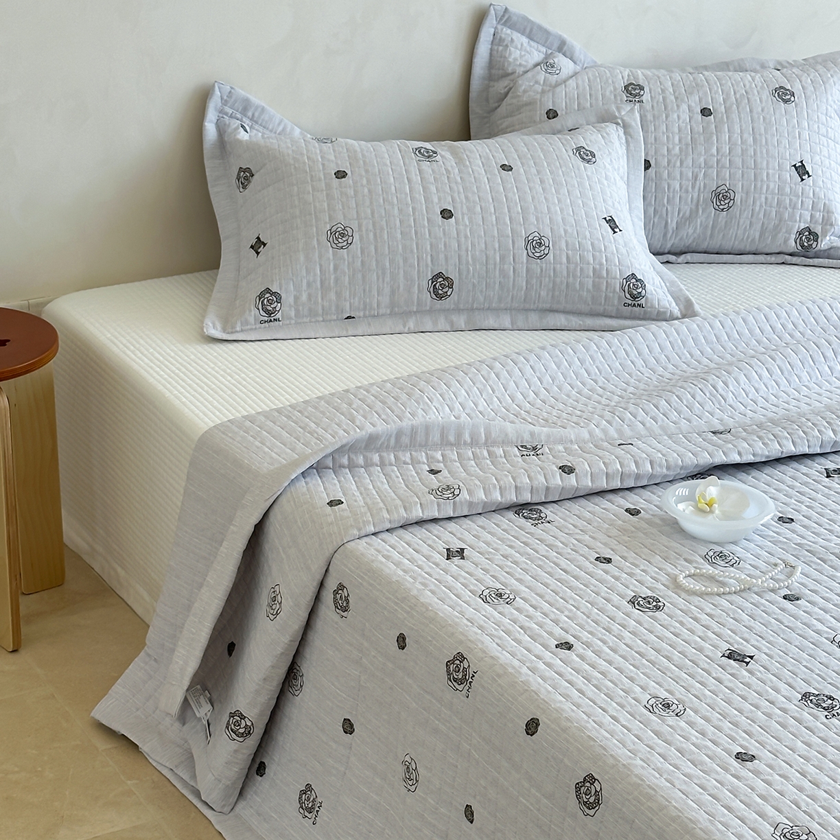 91家纺网 家纺一手货源 找家纺 床盖工厂店 2026新款提花色织麻床盖三件套 香奈儿