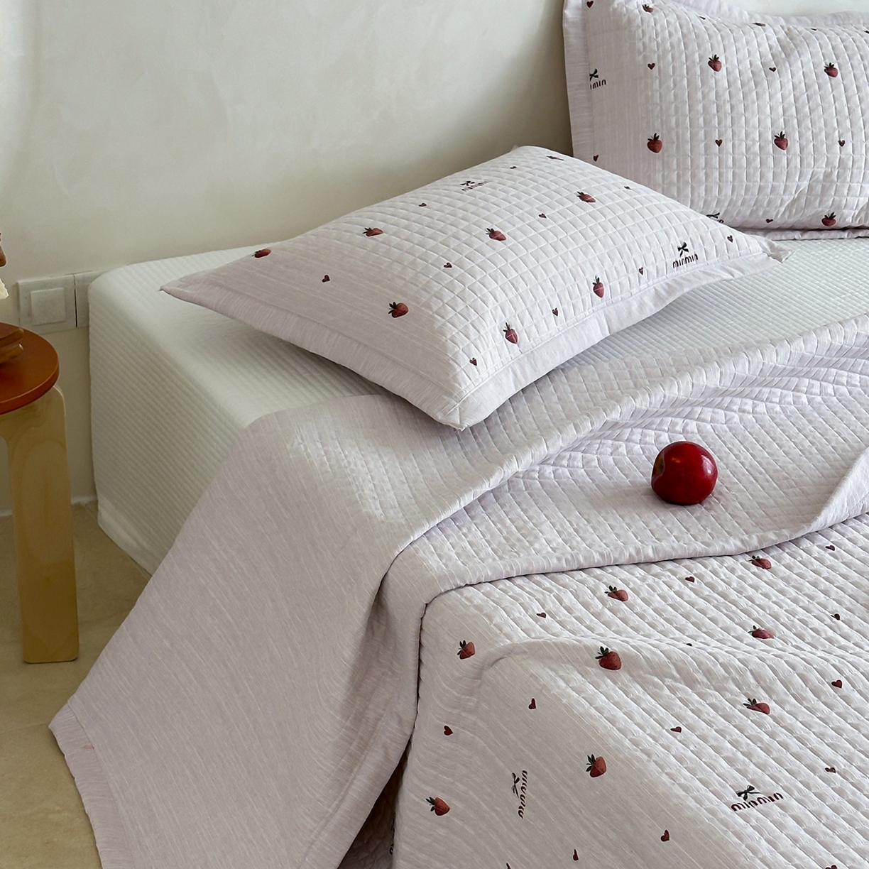 91家纺网 家纺一手货源 找家纺 床盖工厂店 2026新款提花色织麻床盖三件套 草莓粉