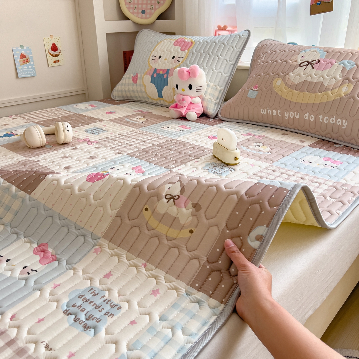 91家纺网 家纺一手货源 找家纺 （总）摩妮卡 2026新款数码大版小清新乳胶凉席床席款三件套-场景二