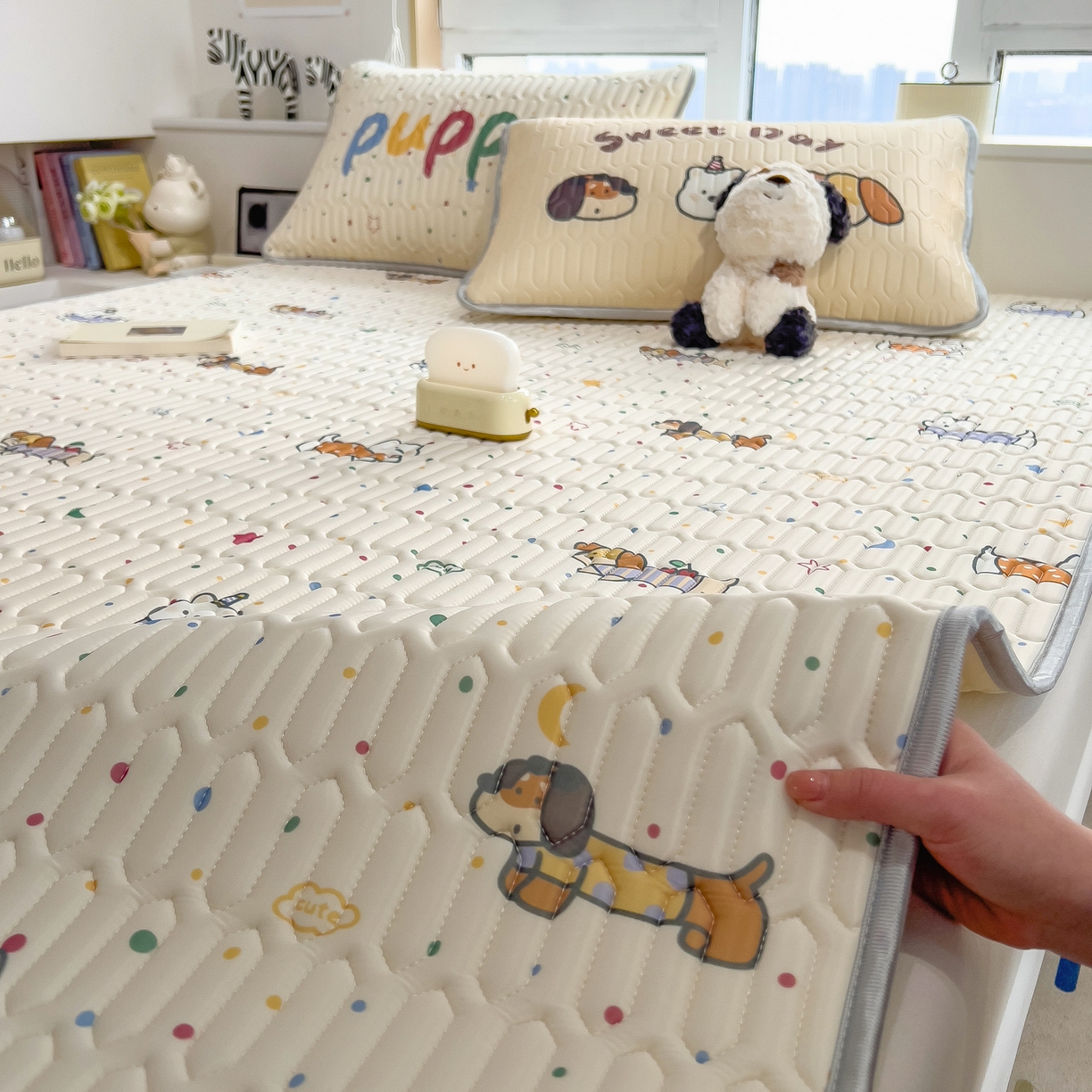 91家纺网 家纺一手货源 找家纺 （总）摩妮卡 2026新款数码大版小清新乳胶凉席床席款三件套-场景二