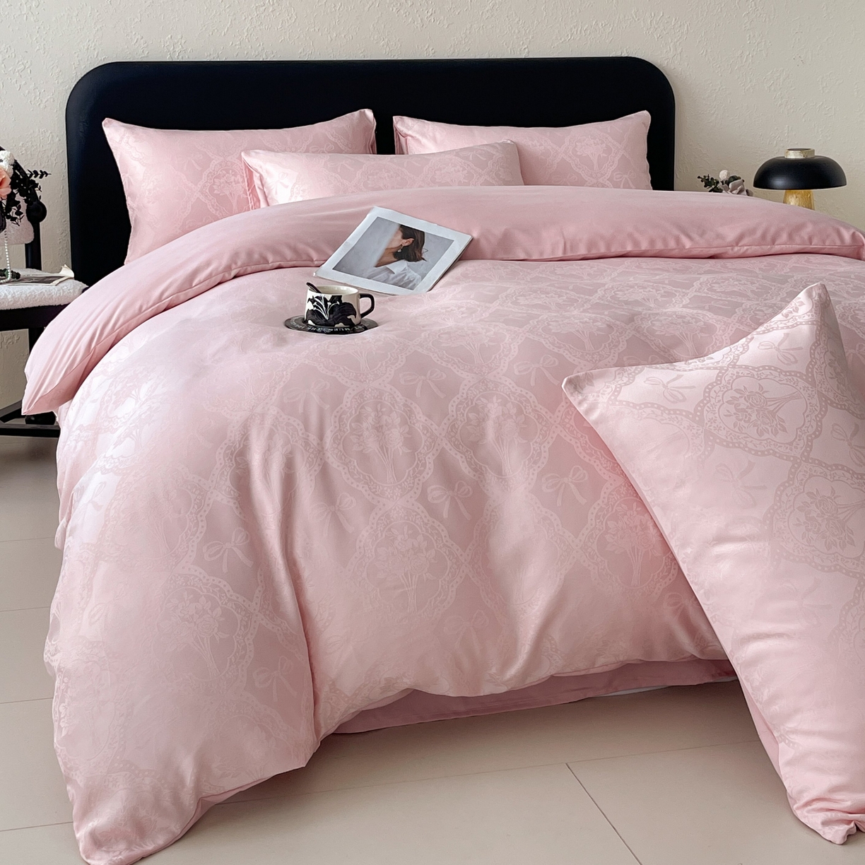 91家纺网 家纺一手货源 找家纺 （总）大麦乐田 2026春夏新款贡缎提花纯色双拼四件套