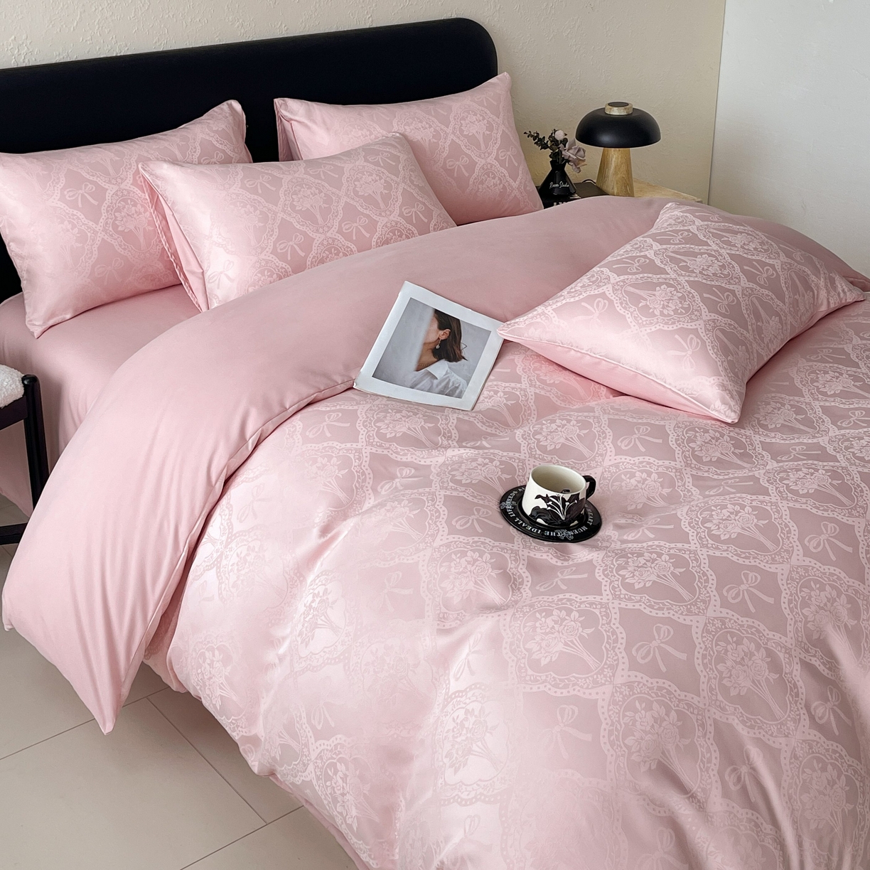 91家纺网 家纺一手货源 找家纺 （总）大麦乐田 2026春夏新款贡缎提花纯色双拼四件套