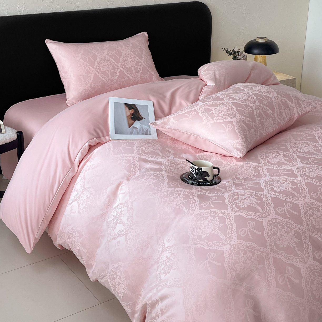 91家纺网 家纺一手货源 找家纺 （总）大麦乐田 2026春夏新款贡缎提花纯色双拼四件套