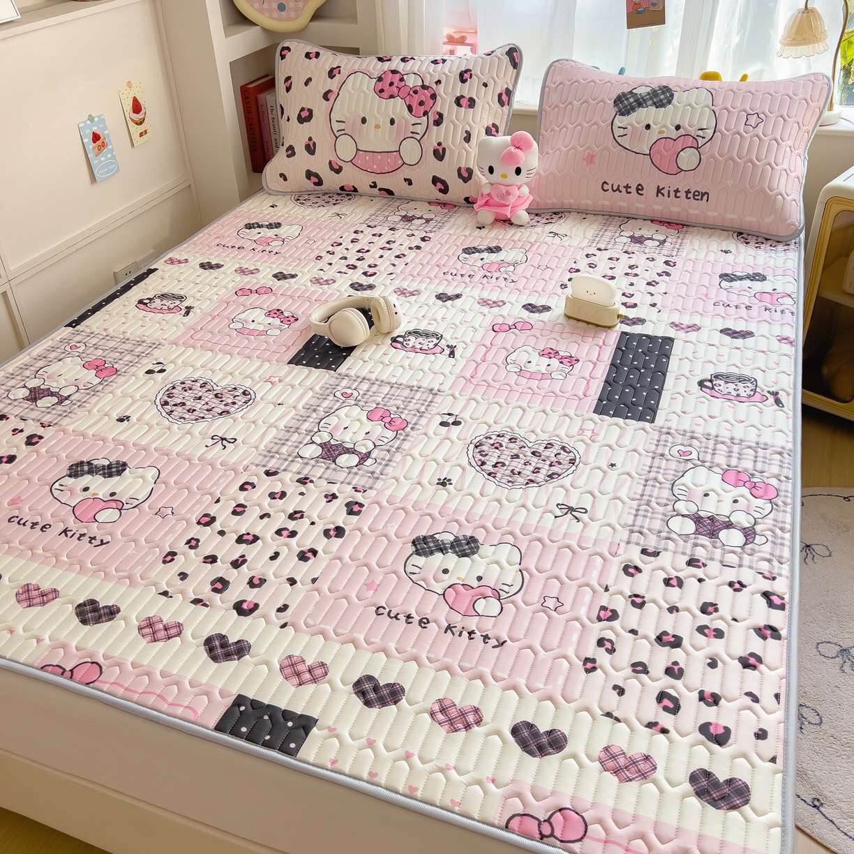 91家纺网 家纺一手货源 找家纺 摩妮卡 2026新款数码大版小清新乳胶凉席床席款三件套-场景二 心动收藏小屋