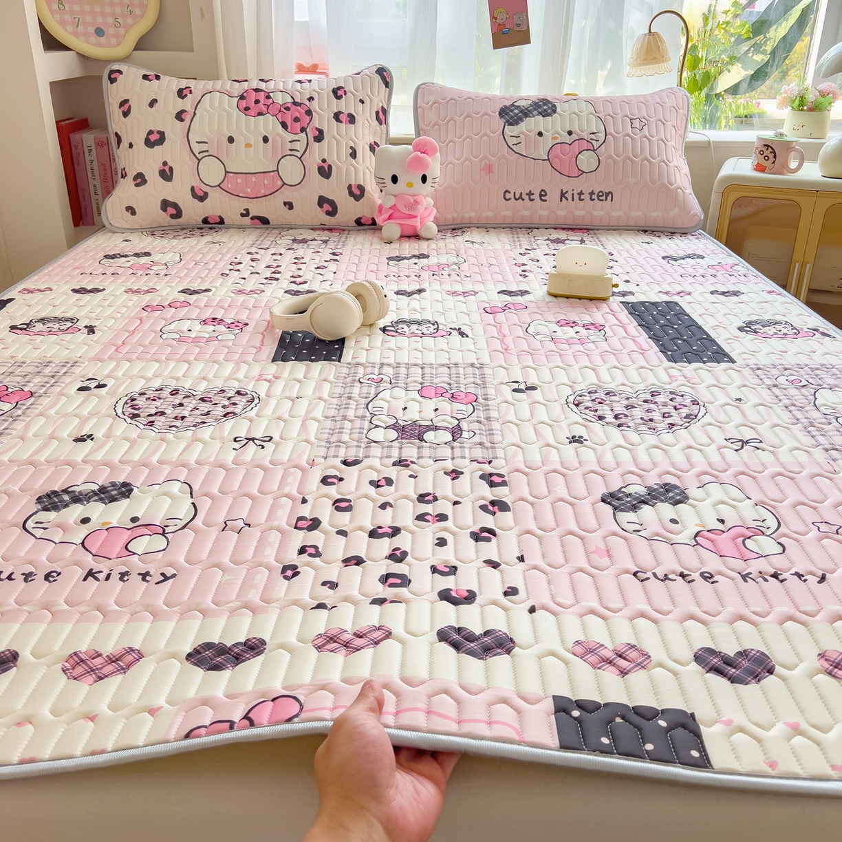 91家纺网 家纺一手货源 找家纺 摩妮卡 2026新款数码大版小清新乳胶凉席床席款三件套-场景二 心动收藏小屋