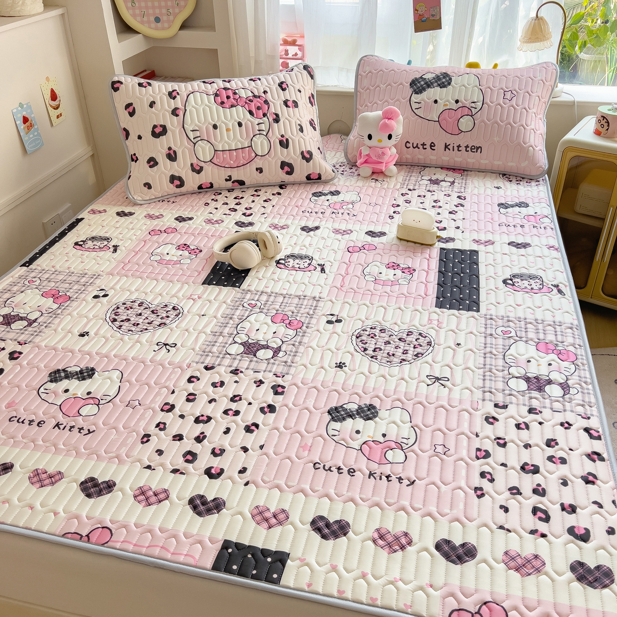 91家纺网 家纺一手货源 找家纺 摩妮卡 2026新款数码大版小清新乳胶凉席床席款三件套-场景二 心动收藏小屋