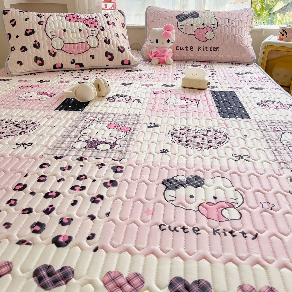 91家纺网 家纺一手货源 找家纺 摩妮卡 2026新款数码大版小清新乳胶凉席床席款三件套-场景二 心动收藏小屋