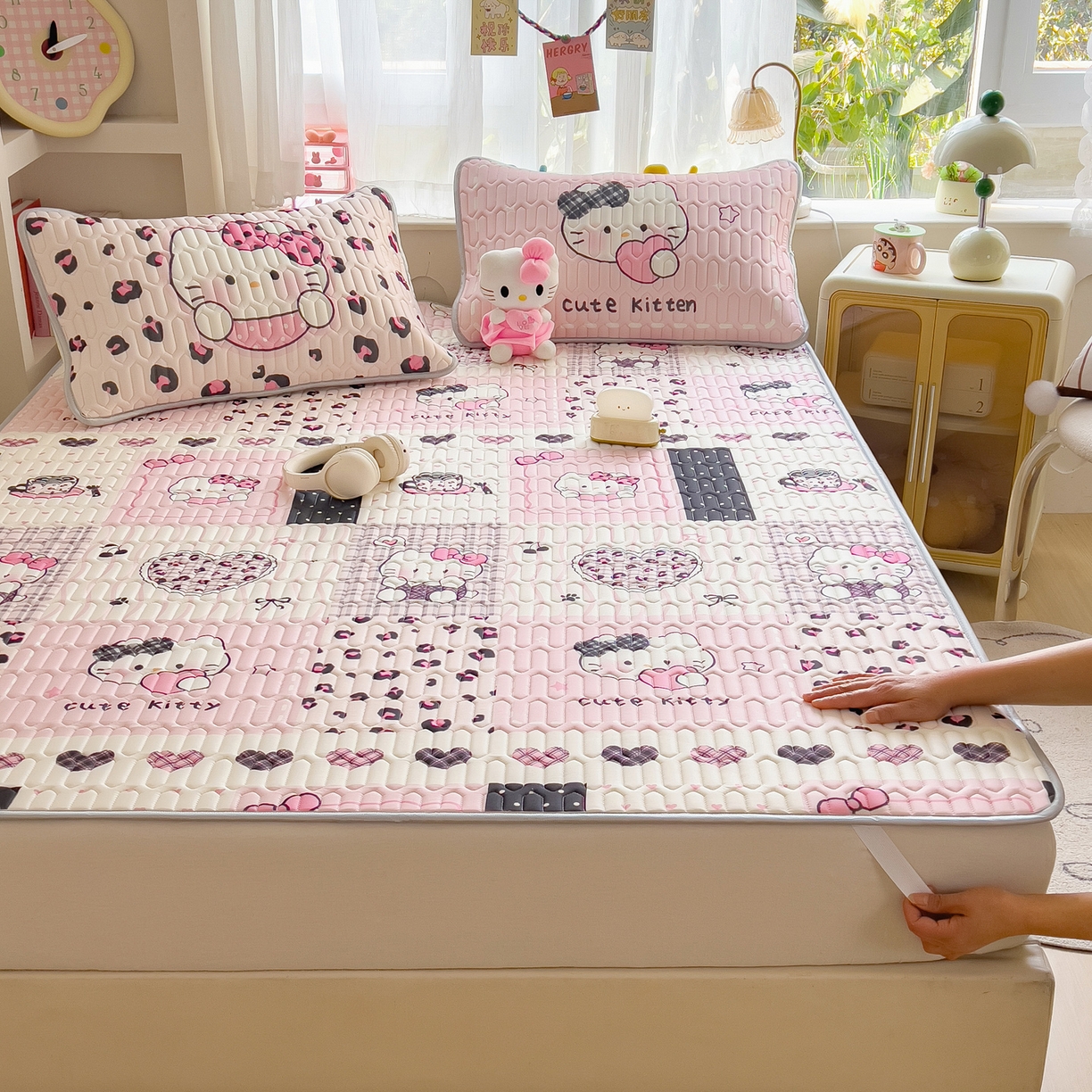 91家纺网 家纺一手货源 找家纺 摩妮卡 2026新款数码大版小清新乳胶凉席床席款三件套-场景二 心动收藏小屋