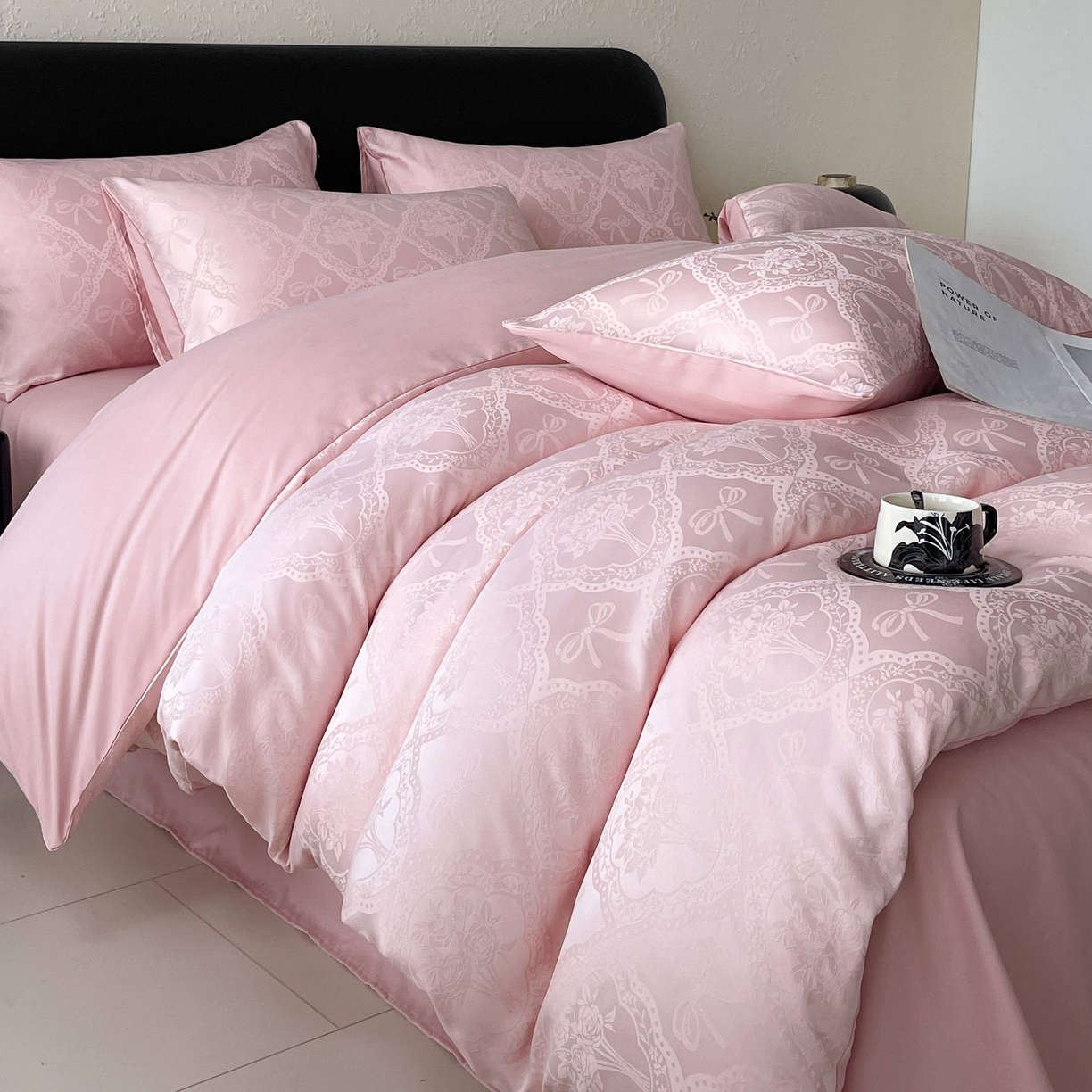 91家纺网 家纺一手货源 找家纺 大麦乐田 2026春夏新款贡缎提花纯色双拼四件套 艾利丝 香粉玉