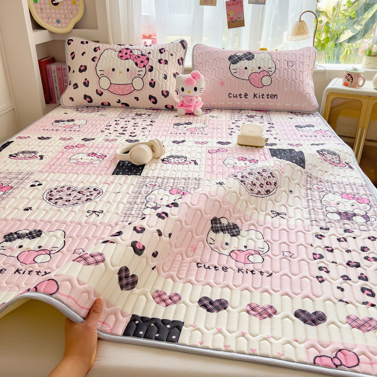 91家纺网 家纺一手货源 找家纺 摩妮卡 2026新款数码大版小清新乳胶凉席床席款三件套-场景二 心动收藏小屋