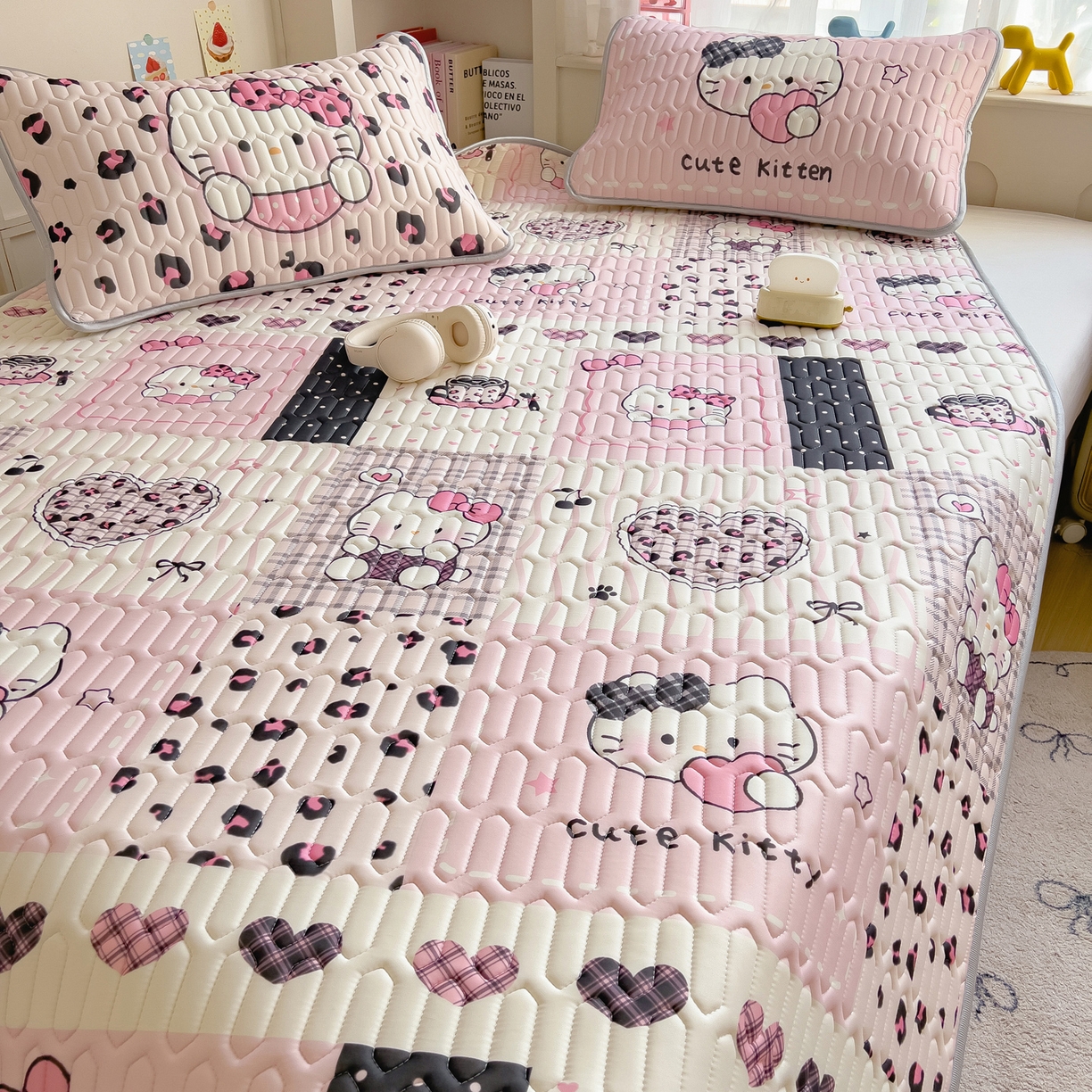 91家纺网 家纺一手货源 找家纺 摩妮卡 2026新款数码大版小清新乳胶凉席床席款三件套-场景二 心动收藏小屋