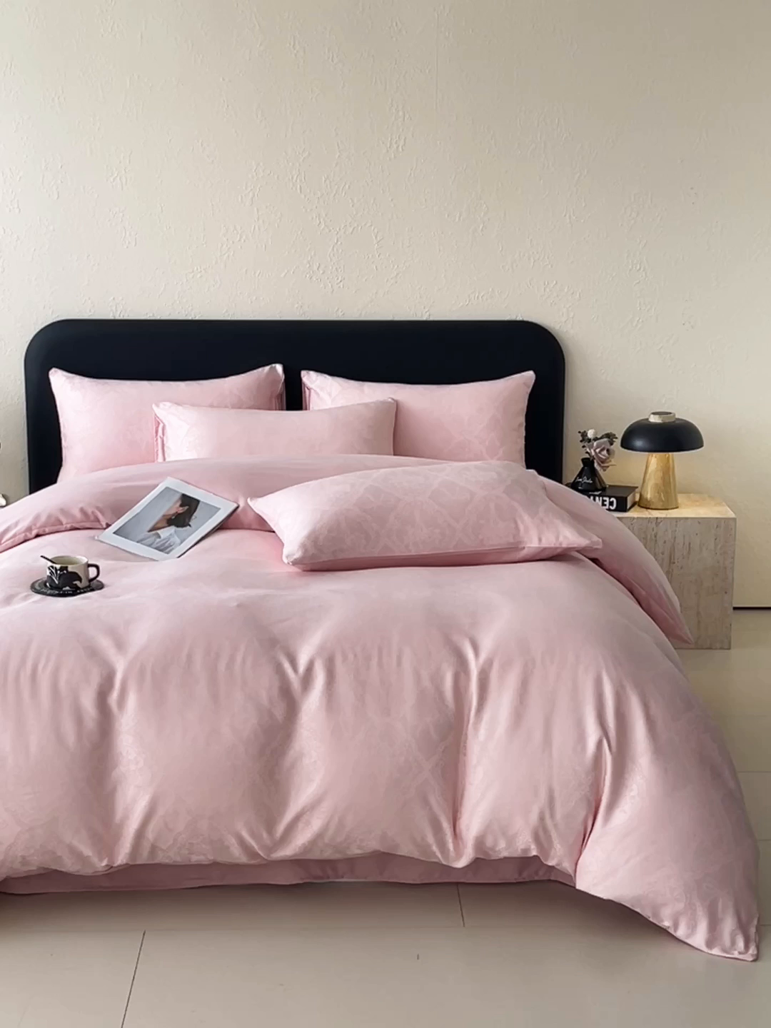 91家纺网 家纺一手货源 找家纺 大麦乐田 2026春夏新款贡缎提花纯色双拼四件套 艾利丝 香粉玉