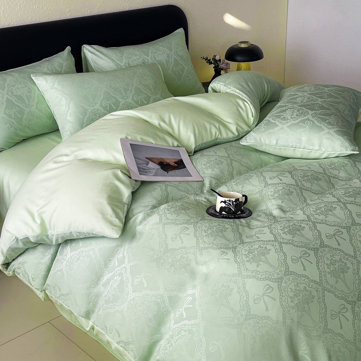 91家纺网 家纺一手货源 找家纺 大麦乐田 2026春夏新款贡缎提花纯色双拼四件套   艾利丝 奶油绿