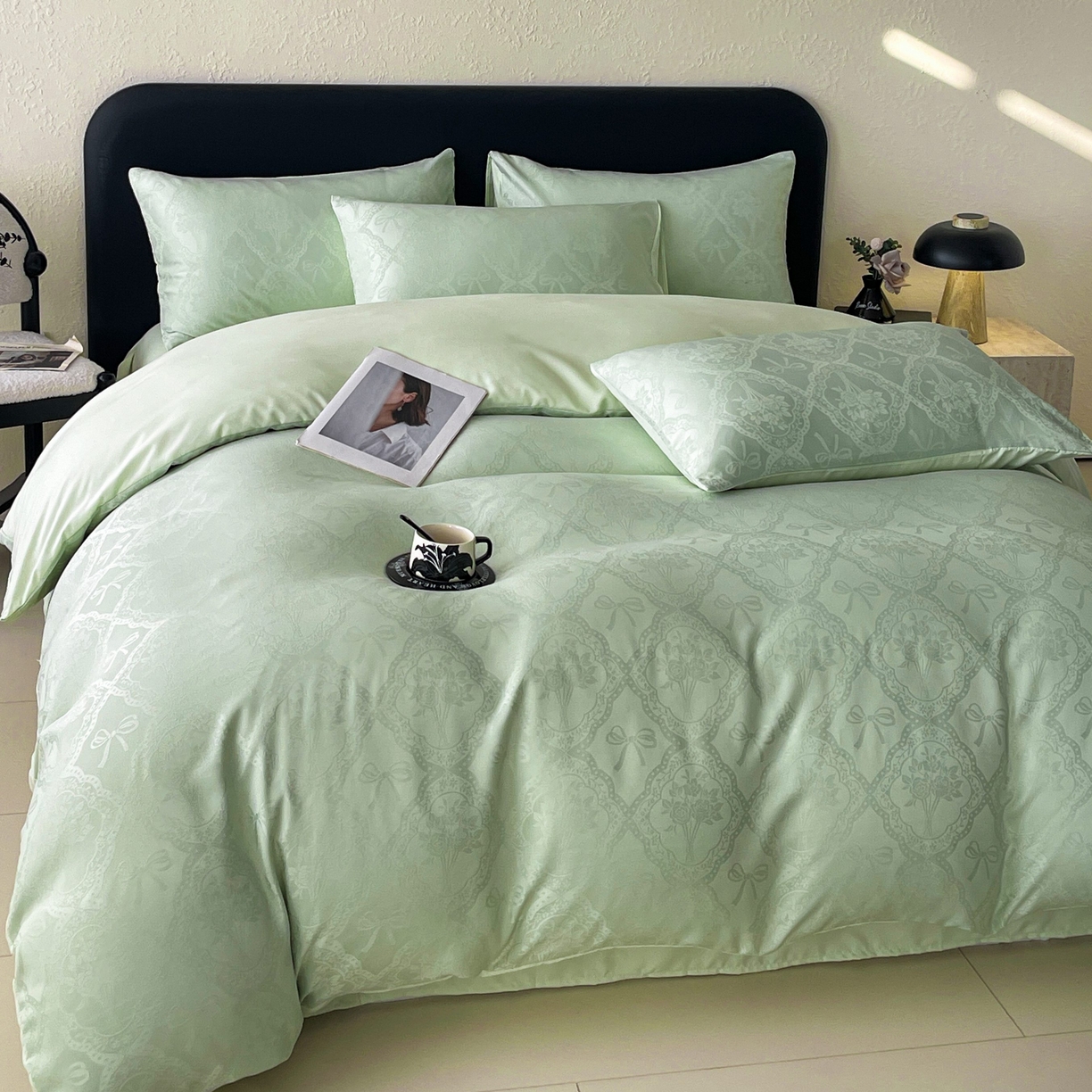 91家纺网 家纺一手货源 找家纺 大麦乐田 2026春夏新款贡缎提花纯色双拼四件套   艾利丝 奶油绿