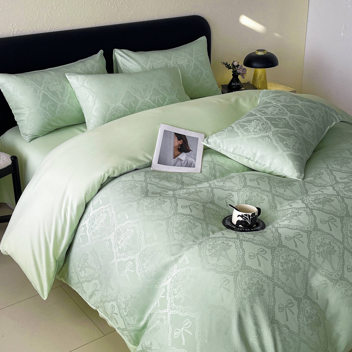 91家纺网 家纺一手货源 找家纺 大麦乐田 2026春夏新款贡缎提花纯色双拼四件套   艾利丝 奶油绿