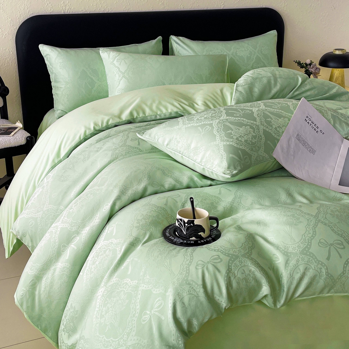 91家纺网 家纺一手货源 找家纺 大麦乐田 2026春夏新款贡缎提花纯色双拼四件套   艾利丝 奶油绿