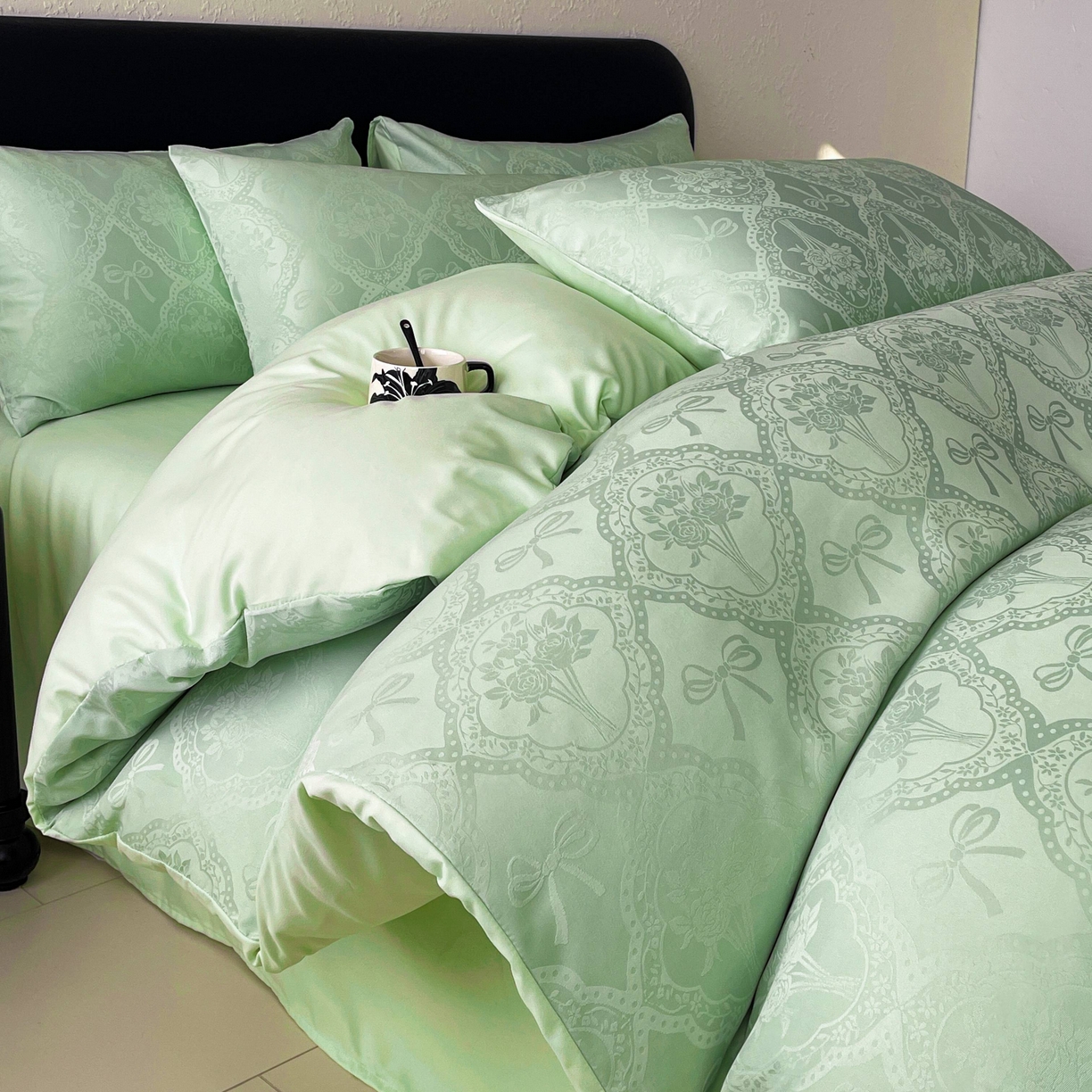 91家纺网 家纺一手货源 找家纺 大麦乐田 2026春夏新款贡缎提花纯色双拼四件套   艾利丝 奶油绿