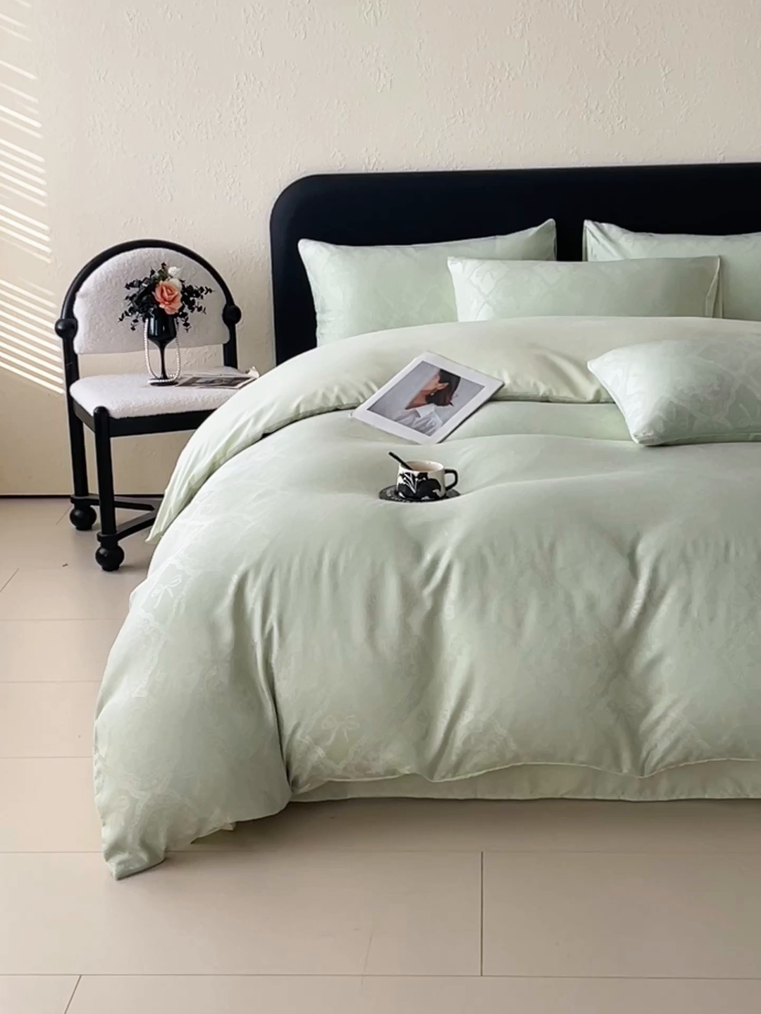 91家纺网 家纺一手货源 找家纺 大麦乐田 2026春夏新款贡缎提花纯色双拼四件套   艾利丝 奶油绿