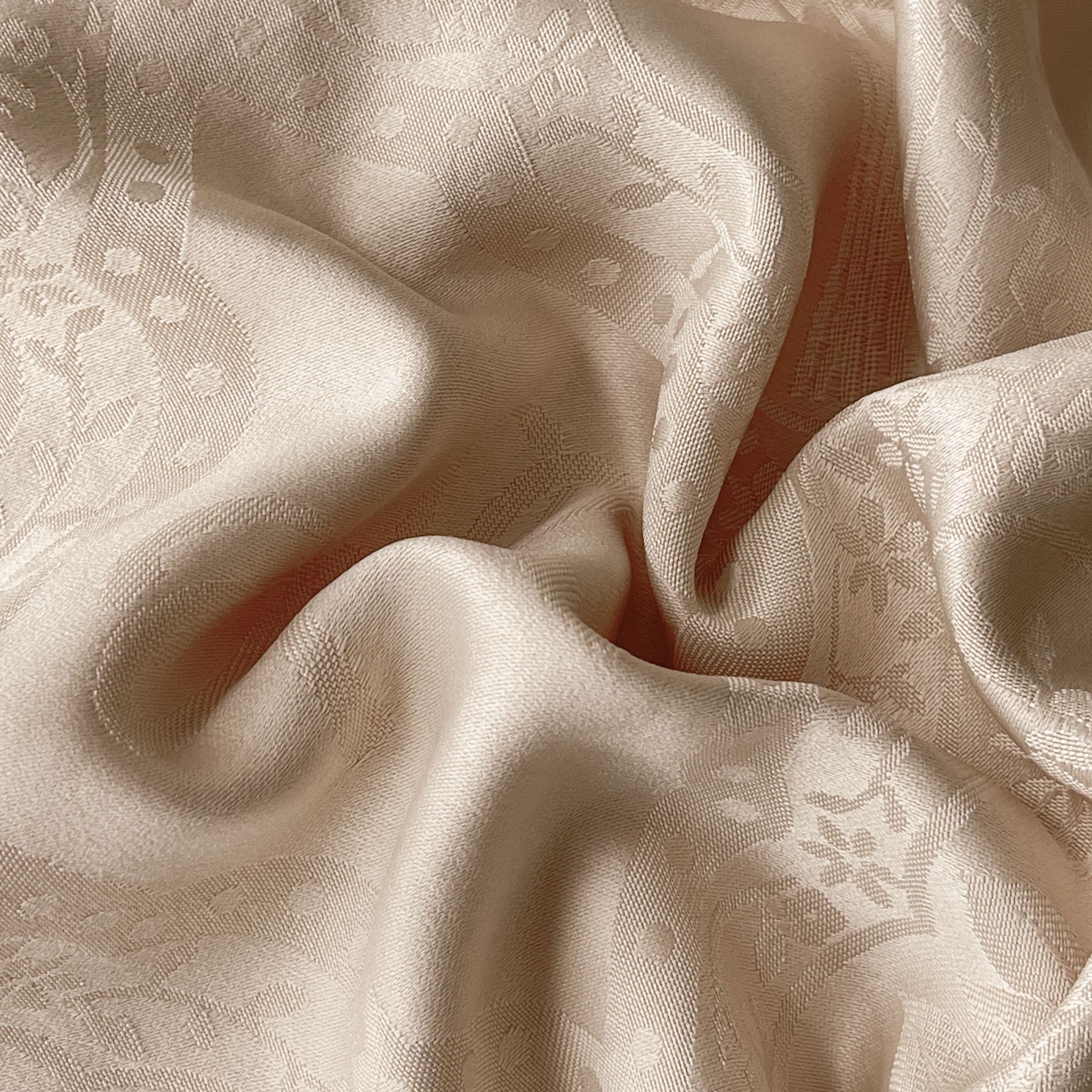 91家纺网 家纺一手货源 找家纺 大麦乐田 2026春夏新款贡缎提花纯色双拼四件套  艾利丝 卡其