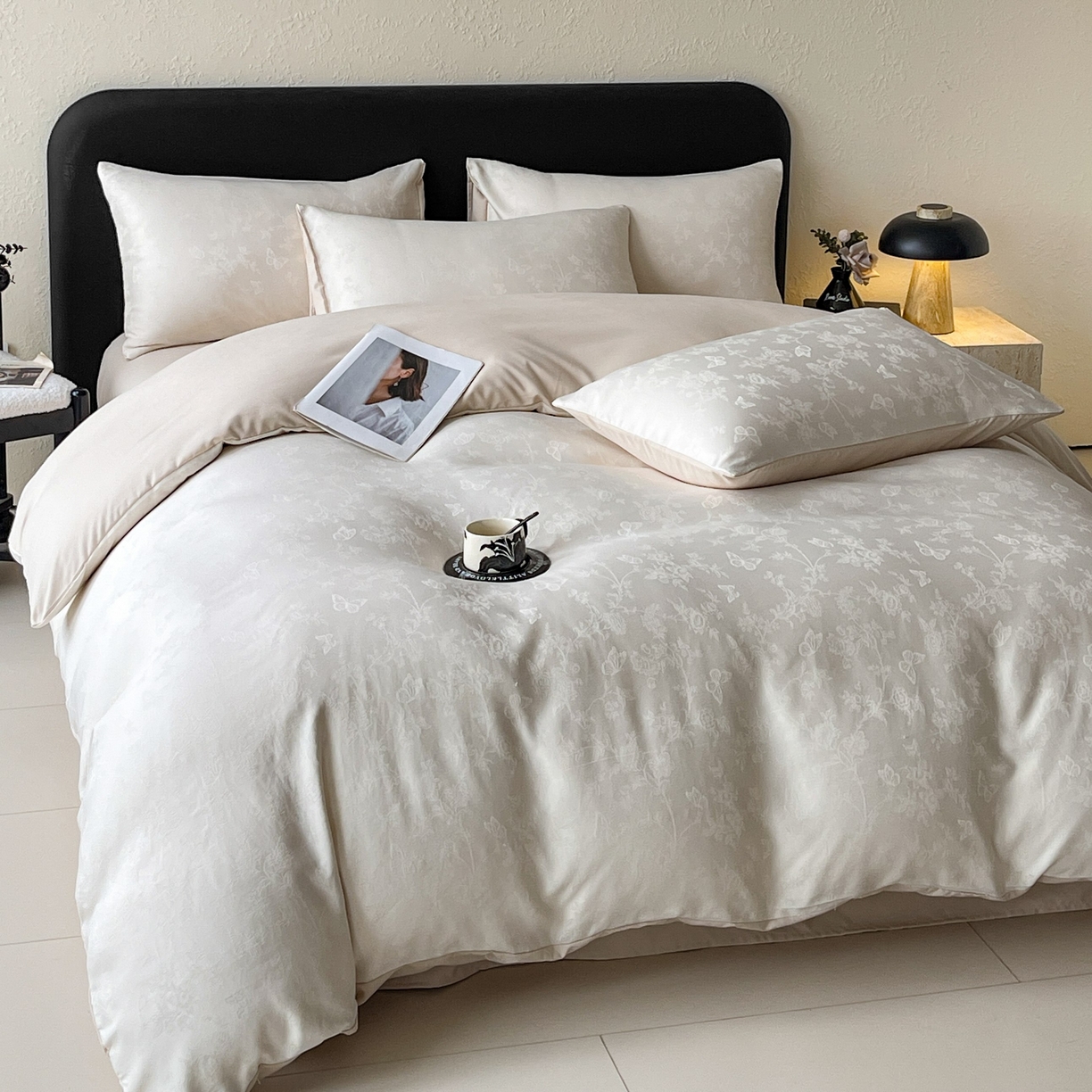 91家纺网 家纺一手货源 找家纺 大麦乐田 2026春夏新款贡缎提花纯色双拼四件套   爱草 奶白米