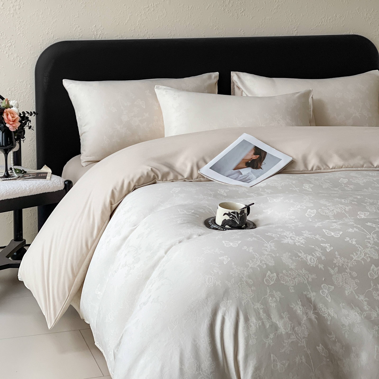 91家纺网 家纺一手货源 找家纺 大麦乐田 2026春夏新款贡缎提花纯色双拼四件套   爱草 奶白米