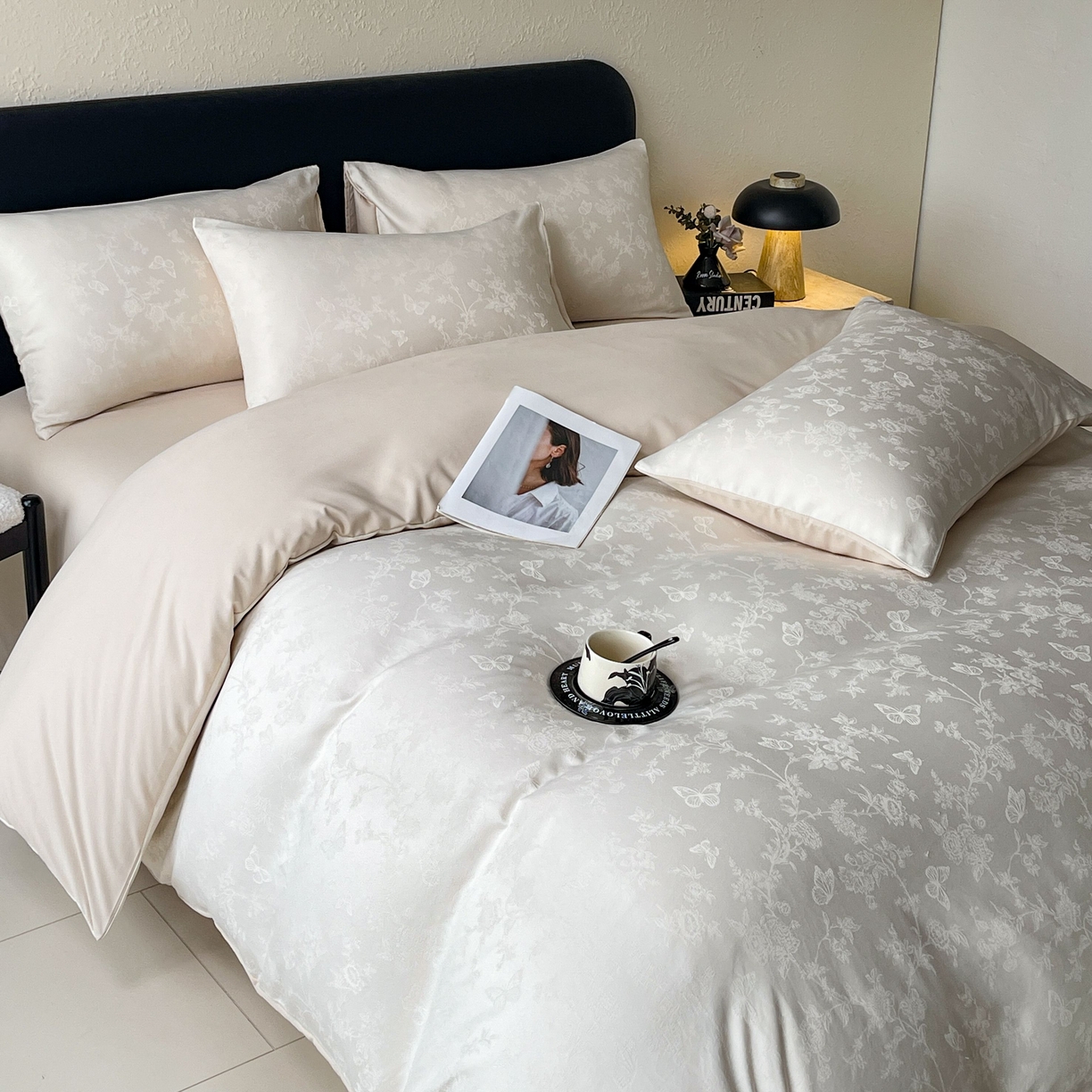 91家纺网 家纺一手货源 找家纺 大麦乐田 2026春夏新款贡缎提花纯色双拼四件套   爱草 奶白米