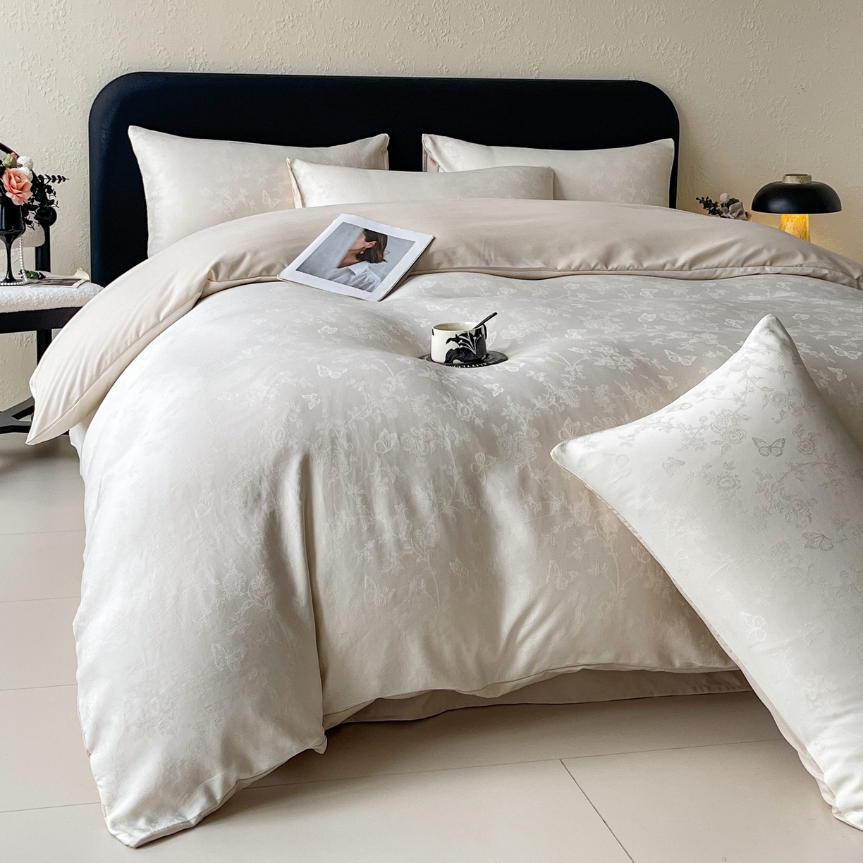 91家纺网 家纺一手货源 找家纺 大麦乐田 2026春夏新款贡缎提花纯色双拼四件套   爱草 奶白米