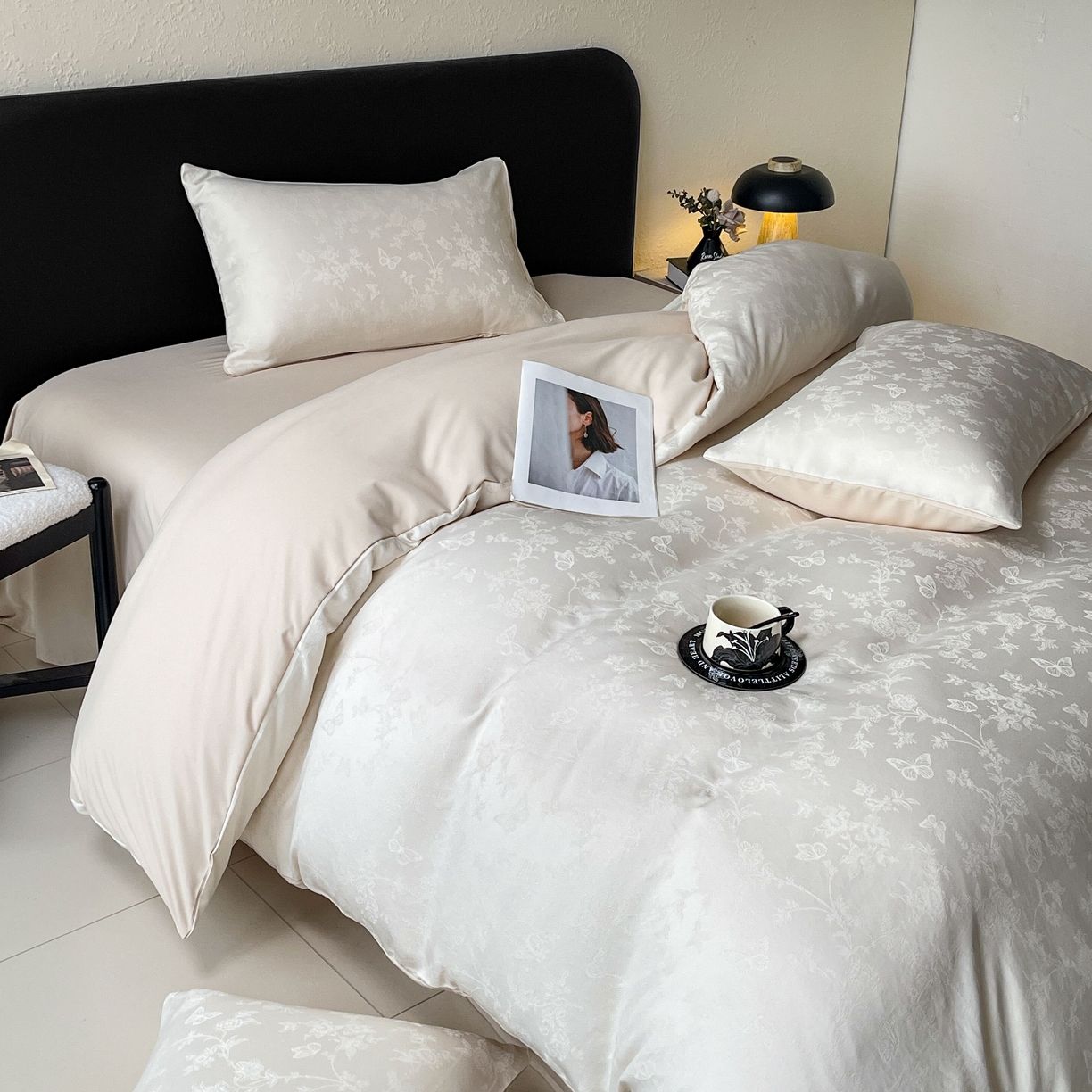 91家纺网 家纺一手货源 找家纺 大麦乐田 2026春夏新款贡缎提花纯色双拼四件套   爱草 奶白米