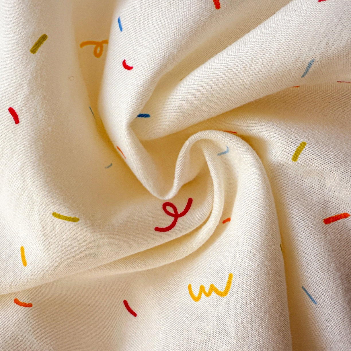 91家纺网 家纺一手货源 找家纺 梦恬佳 2026新款水洗皱皱纱卡通印花夏凉被 奶油芝士