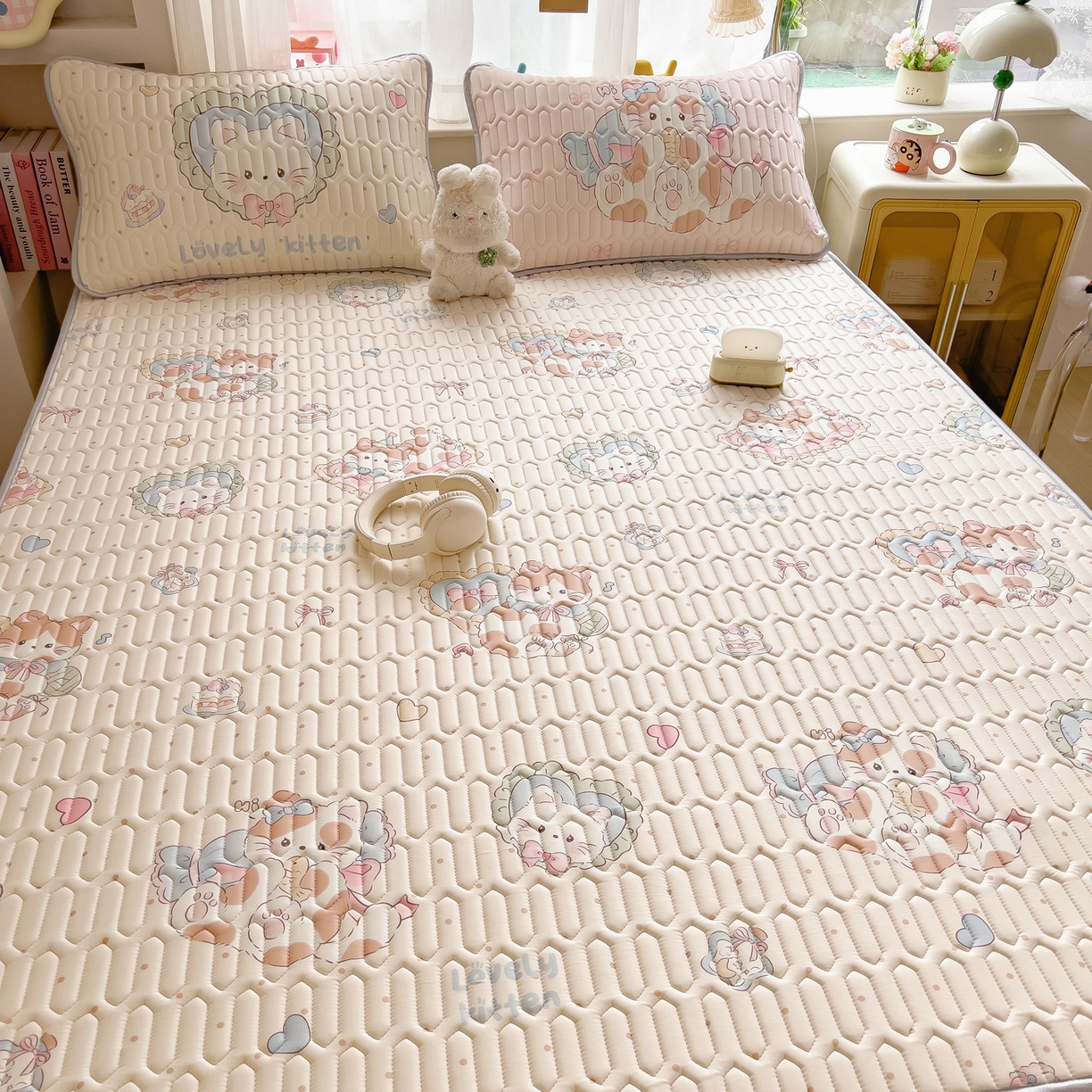 91家纺网 家纺一手货源 找家纺 摩妮卡 2026新款数码大版小清新乳胶凉席床席款三件套-场景二 彩色温暖日常