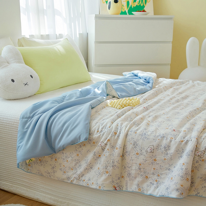 91家纺网 家纺一手货源 找家纺 梦恬佳 2026新款水洗皱皱纱卡通印花夏凉被 繁花兔兔