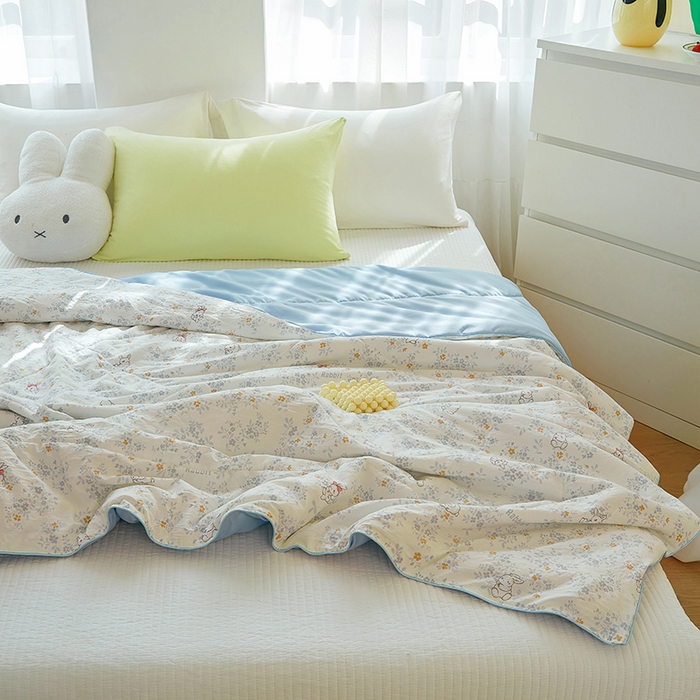 91家纺网 家纺一手货源 找家纺 梦恬佳 2026新款水洗皱皱纱卡通印花夏凉被 繁花兔兔