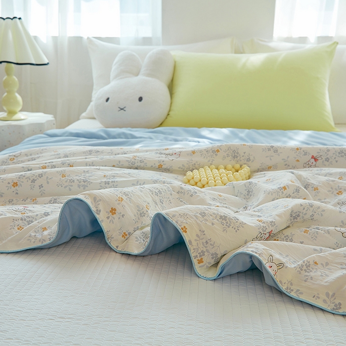 91家纺网 家纺一手货源 找家纺 梦恬佳 2026新款水洗皱皱纱卡通印花夏凉被 繁花兔兔