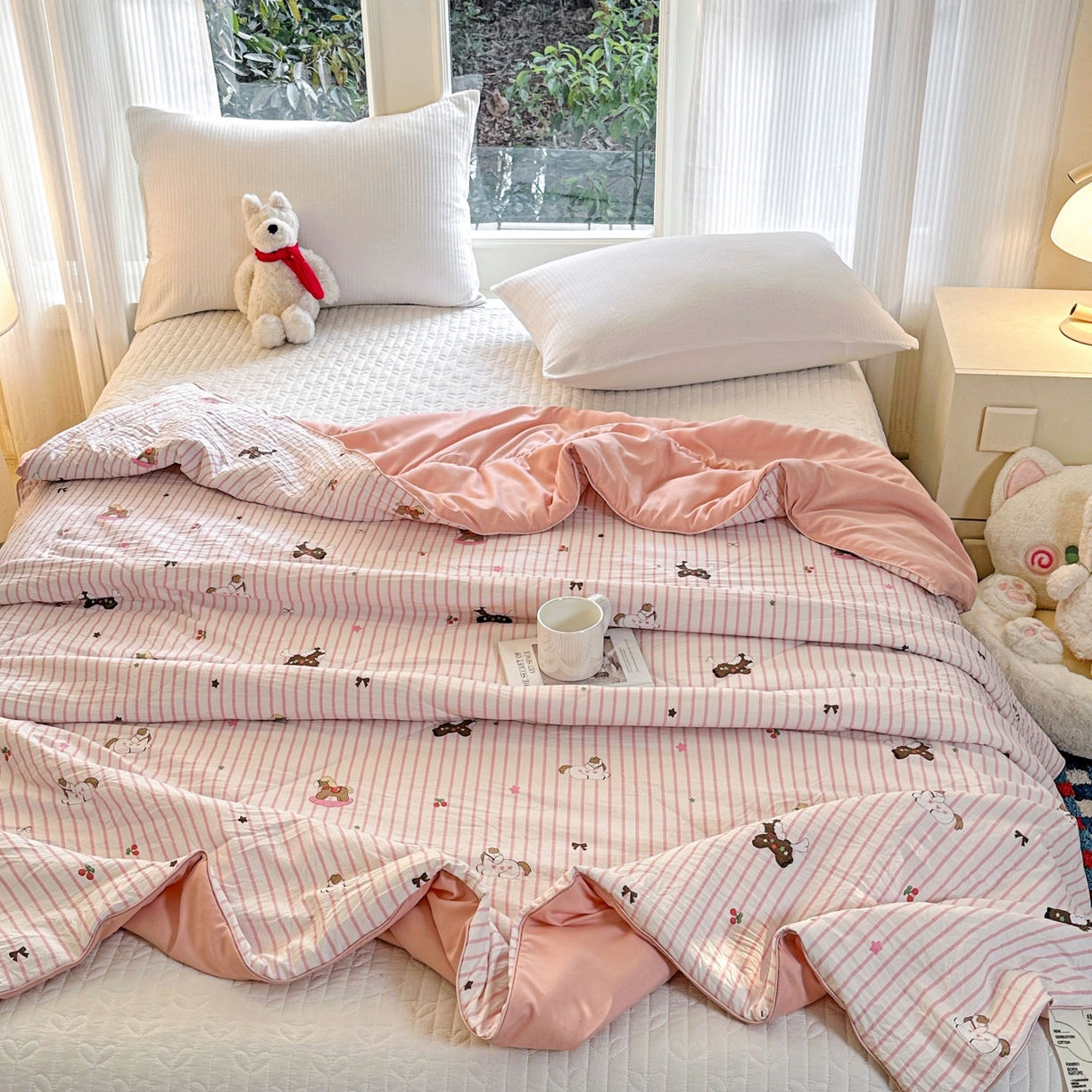 91家纺网 家纺一手货源 找家纺 梦恬佳 2026新款水洗皱皱纱卡通印花夏凉被 粉条木马